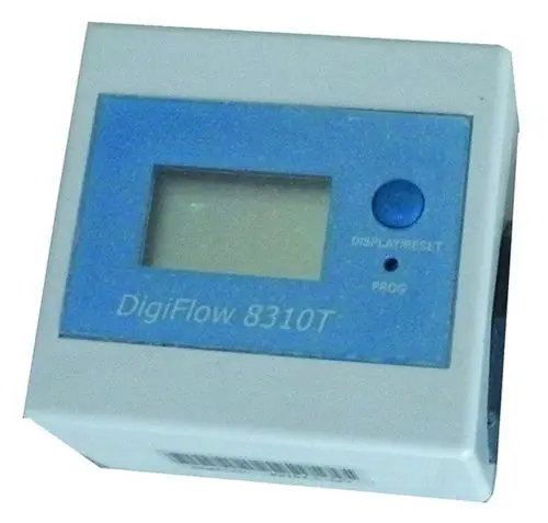Elektronischer Wasserzähler im Kompaktformat mit Display und Bedienelementen. Produkt von IMI Hydronic Engineering, geeignet für die manuelle Nachspeisung.